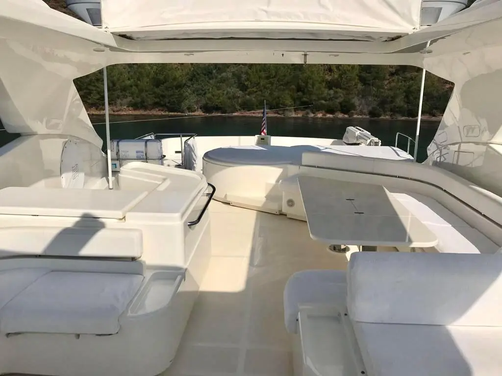 2006 Ferretti 881