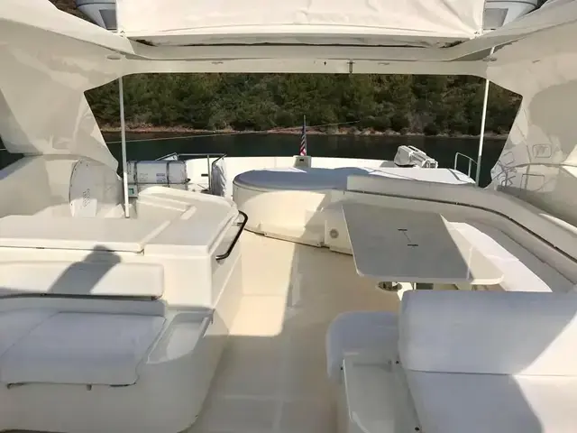 Ferretti Yachts 881