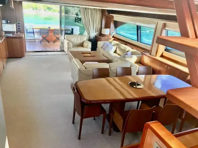 Ferretti Yachts 881