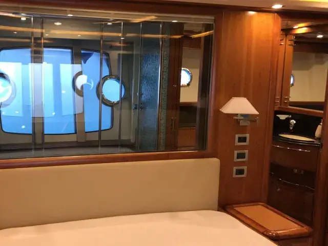 Ferretti Yachts 881