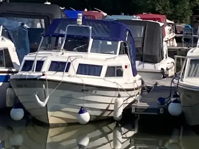 25.5ft Cabin Cruiser with Thames based mooring