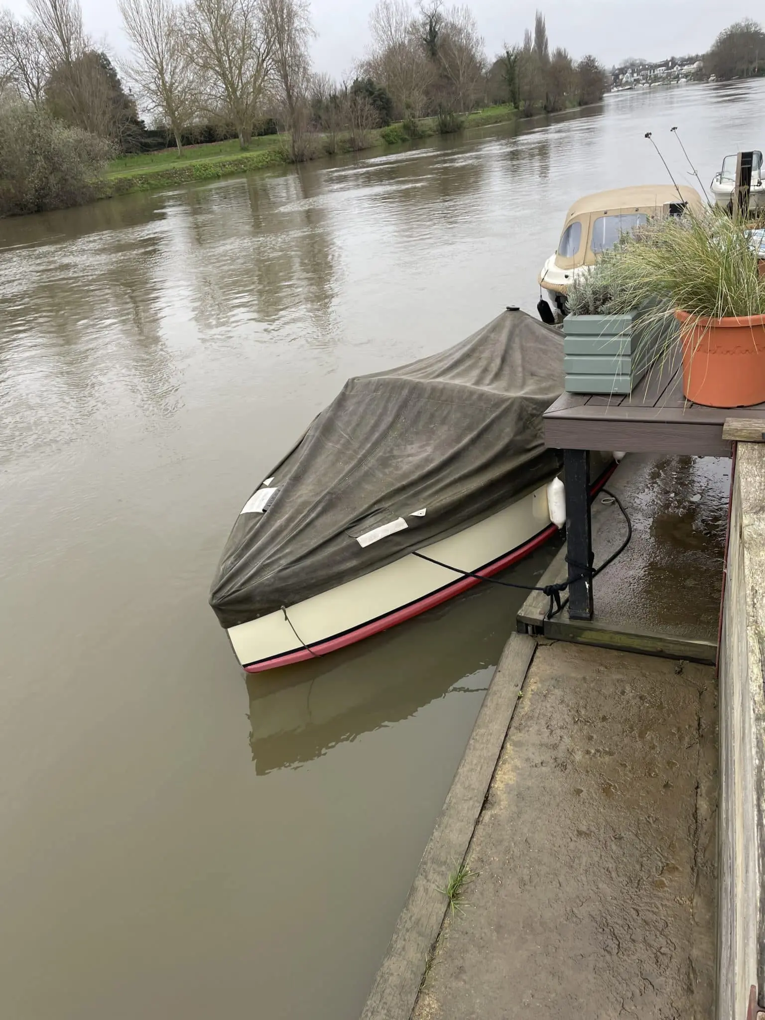 2008 Tides river boat