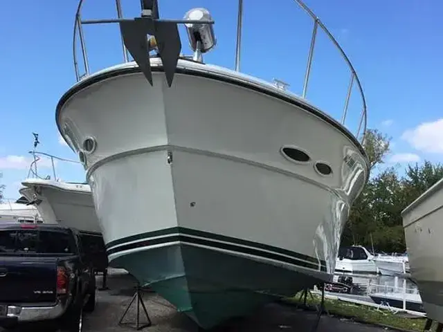 Sea Ray 390 Express Cruiser