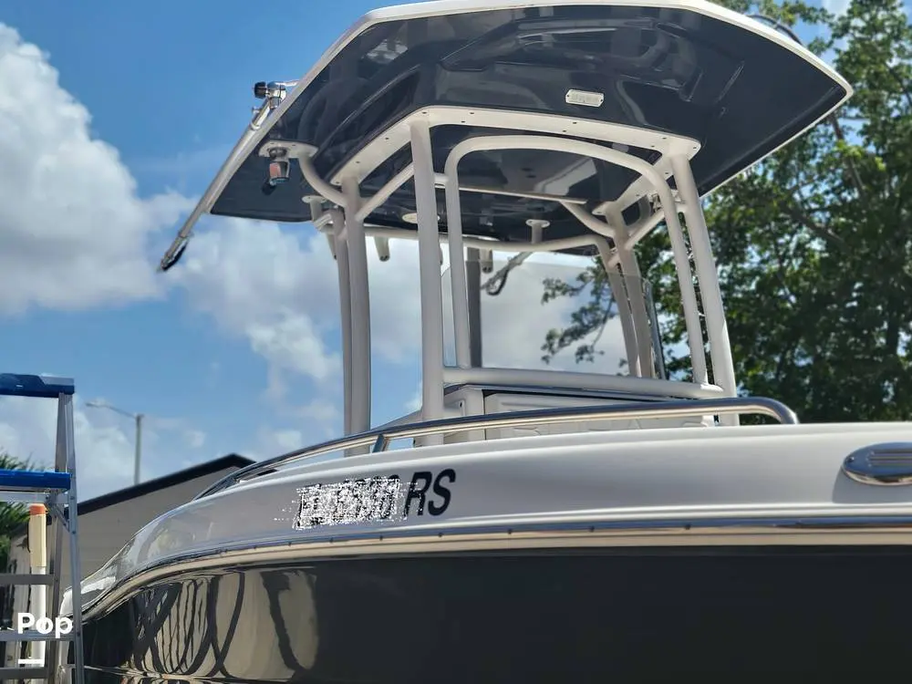 2017 Robalo r222