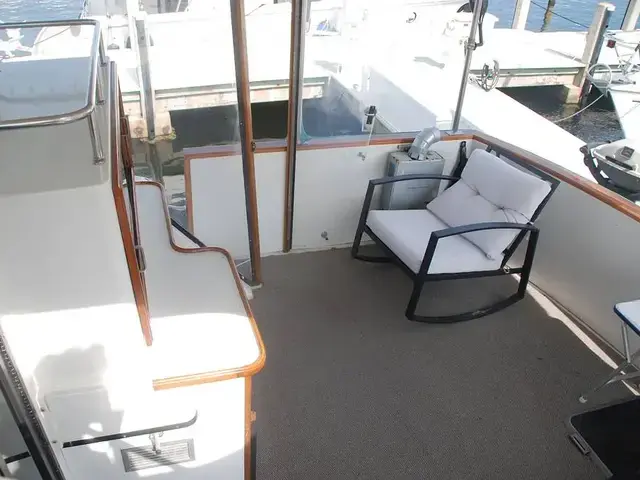 Carver 4207 Aft Cabin Motoryacht