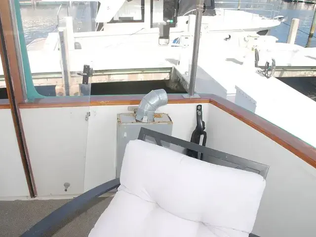 Carver 4207 Aft Cabin Motoryacht