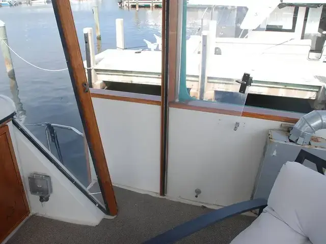 Carver 4207 Aft Cabin Motoryacht