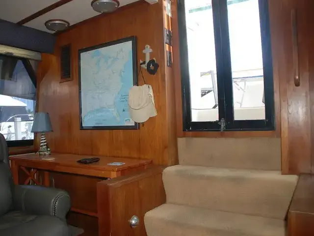 Carver 4207 Aft Cabin Motoryacht