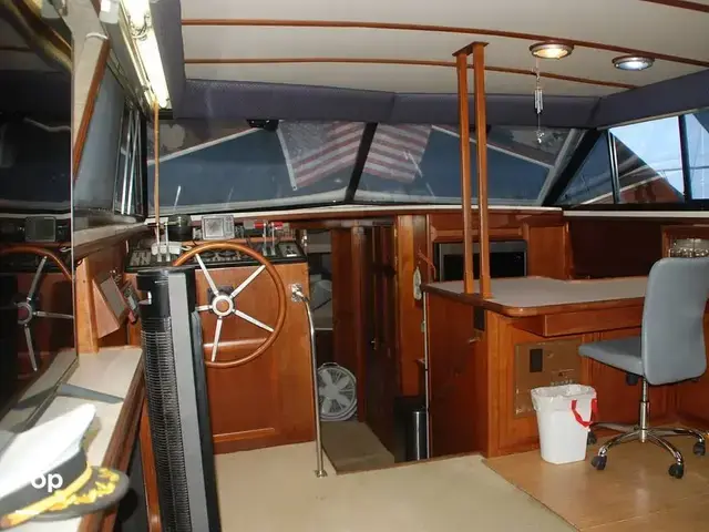 Carver 4207 Aft Cabin Motoryacht