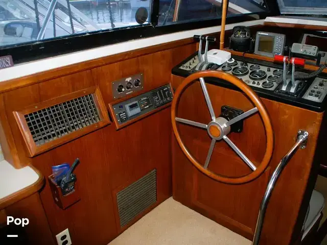 Carver 4207 Aft Cabin Motoryacht