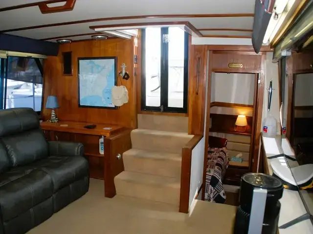 Carver 4207 Aft Cabin Motoryacht