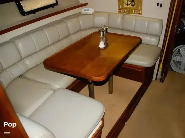 Carver 4207 Aft Cabin Motoryacht