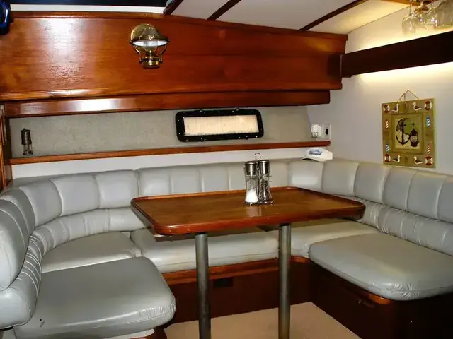 Carver 4207 Aft Cabin Motoryacht