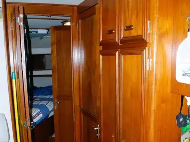 Carver 4207 Aft Cabin Motoryacht