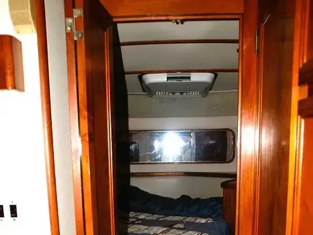 Carver 4207 Aft Cabin Motoryacht