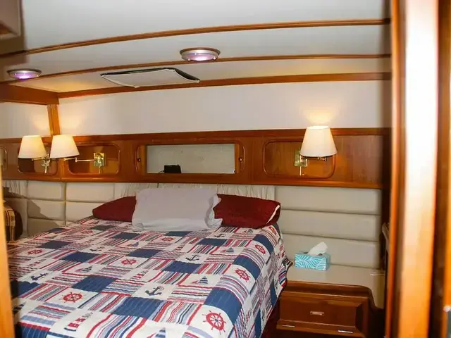 Carver 4207 Aft Cabin Motoryacht