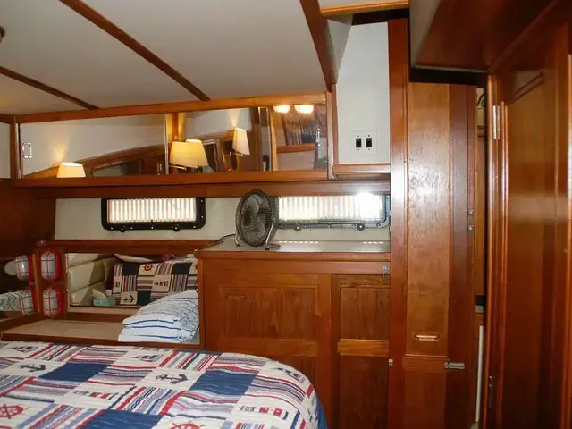 Carver 4207 Aft Cabin Motoryacht