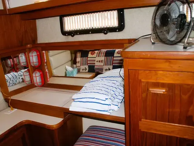 Carver 4207 Aft Cabin Motoryacht