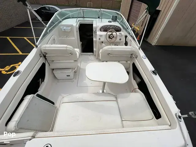 Sea Ray 215 Express Cruiser