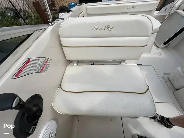 Sea Ray 215 Express Cruiser