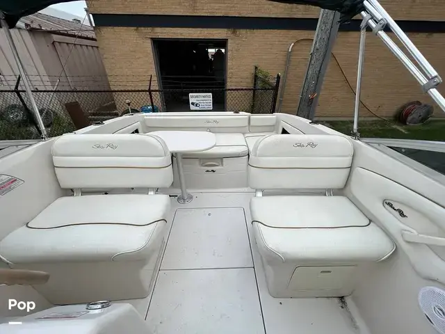 Sea Ray 215 Express Cruiser