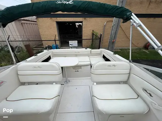 Sea Ray 215 Express Cruiser