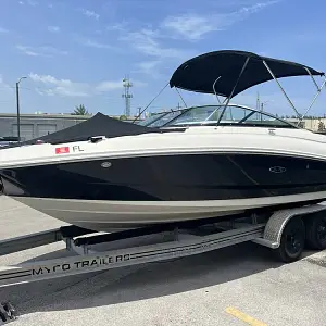 2013 Sea Ray 220 Sundeck