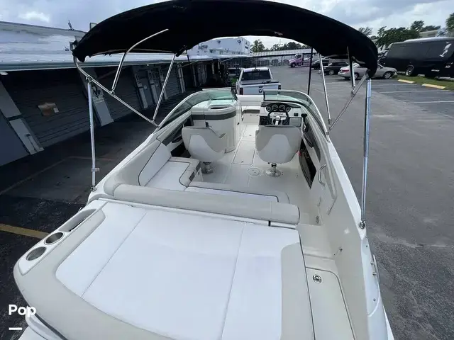 Sea Ray 220 Sundeck