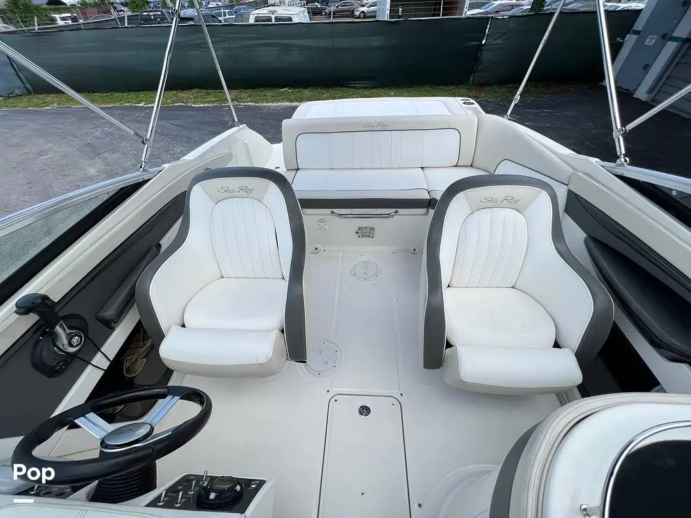 2013 Sea Ray 220 sundeck