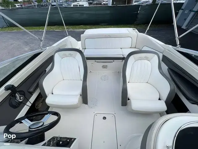 Sea Ray 220 Sundeck