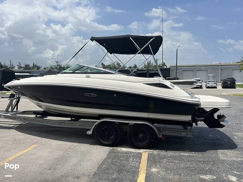 2013 Sea Ray 220 sundeck