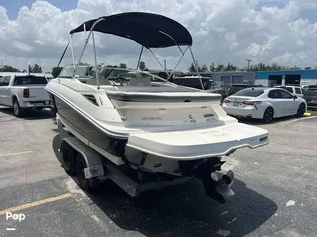 Sea Ray 220 Sundeck