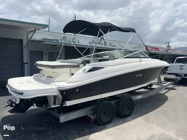 Sea Ray 220 Sundeck