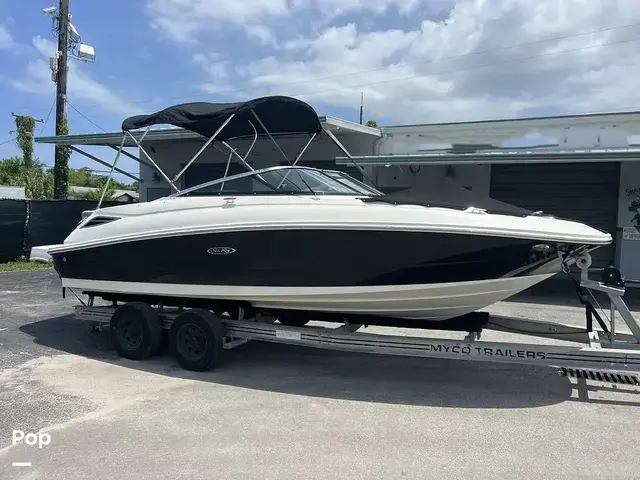 Sea Ray 220 Sundeck