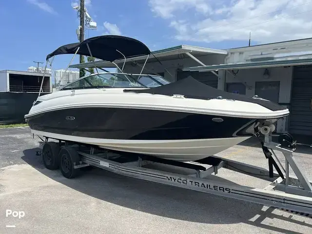 Sea Ray 220 Sundeck