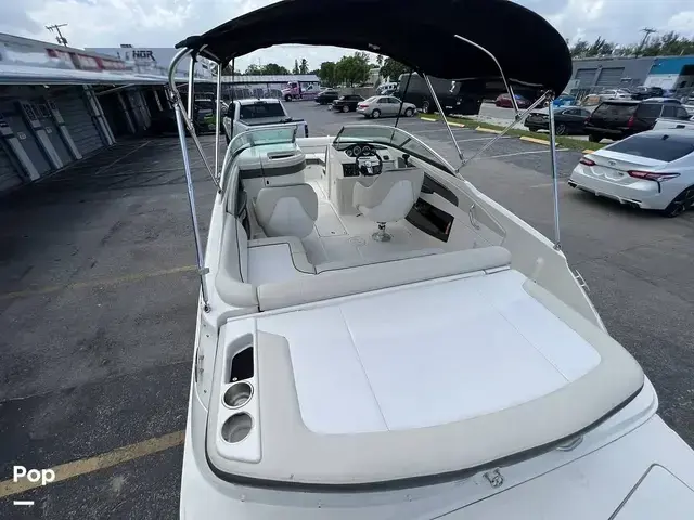 Sea Ray 220 Sundeck