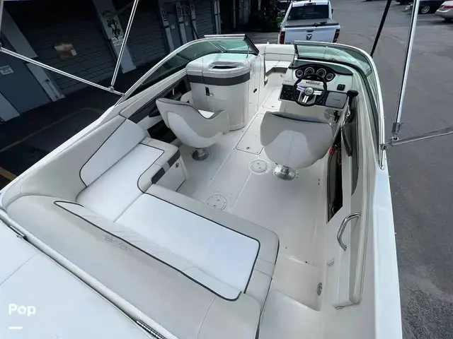 Sea Ray 220 Sundeck