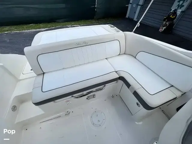 Sea Ray 220 Sundeck