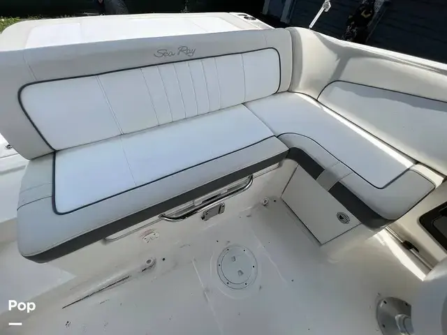 Sea Ray 220 Sundeck