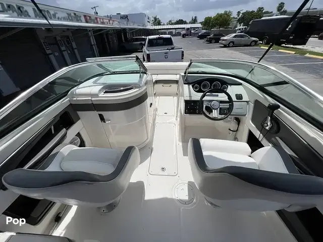 Sea Ray 220 Sundeck