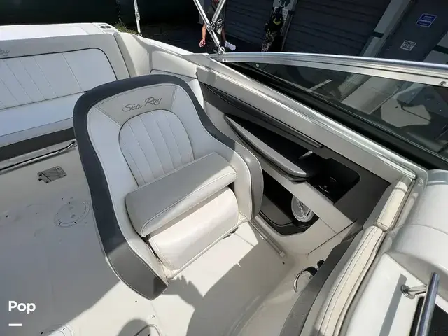 Sea Ray 220 Sundeck