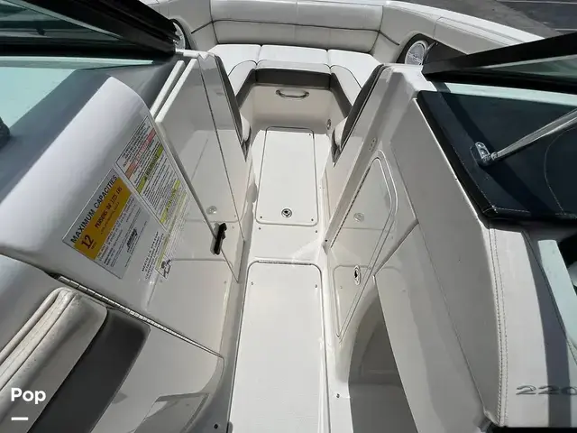 Sea Ray 220 Sundeck