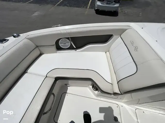 Sea Ray 220 Sundeck