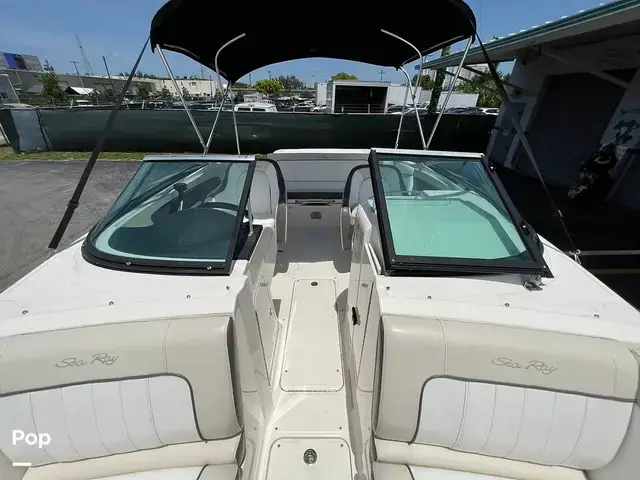 Sea Ray 220 Sundeck