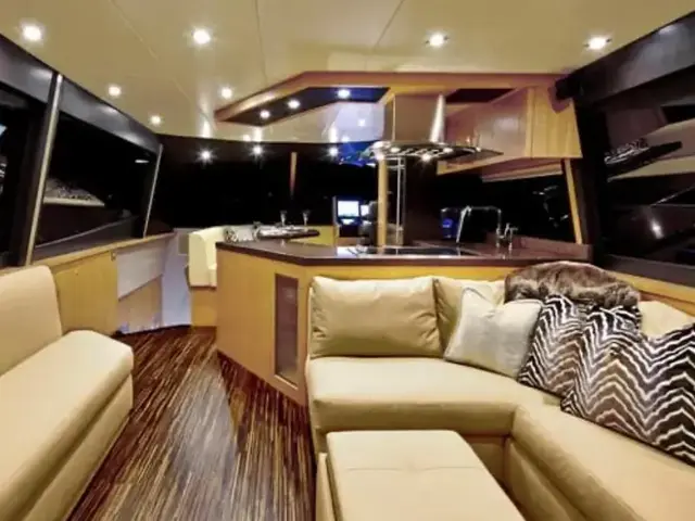 Lazzara Yachts 64