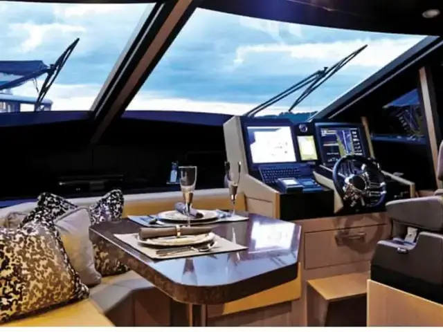 Lazzara Yachts 64