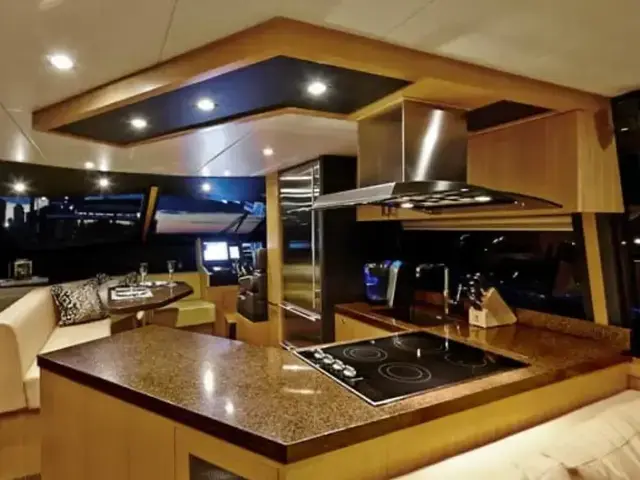 Lazzara Yachts 64