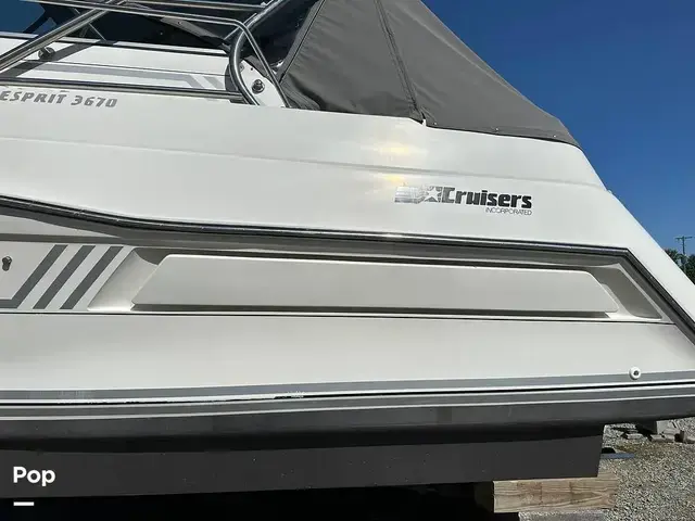 Cruisers Yachts 3670 Esprit