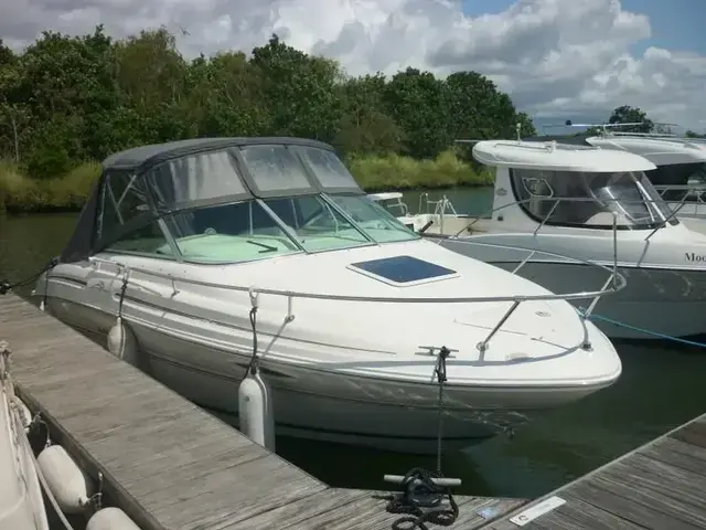 Sea Ray 215 Express Cruiser