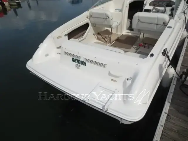 Sea Ray 215 Express Cruiser